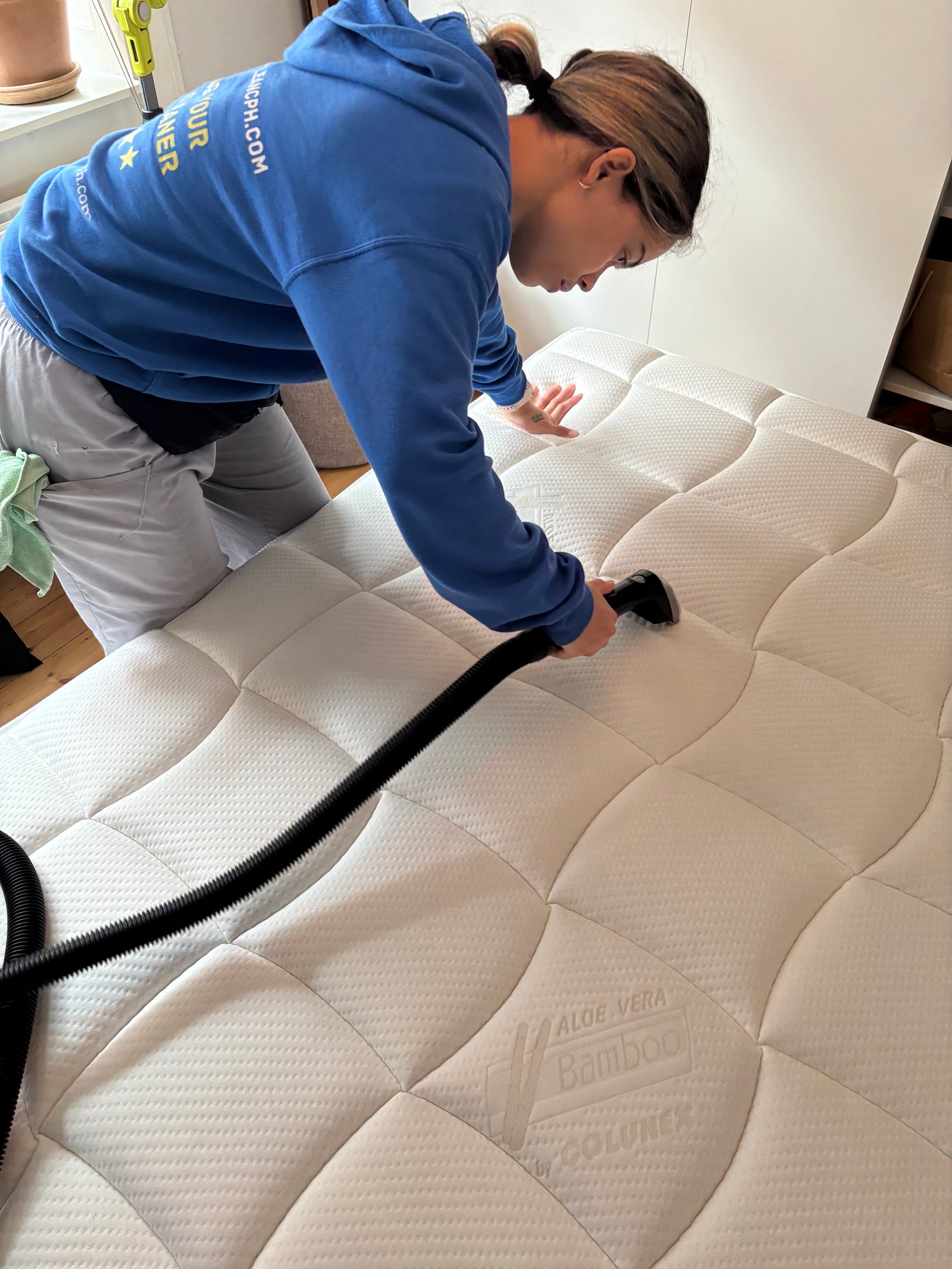 Professional cleaning of a mattress in Copenhagen, ensuring hygiene and freshness for better sleep quality.