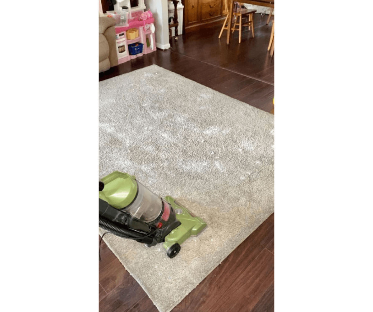 Before and after results of professional carpet cleaning services using advanced equipment by Home Clean CPH in Copenhagen.